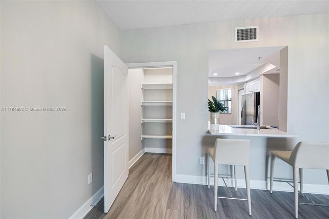 300 - 7598 Sw 102 Nd St, Condo with 3 bedrooms, 3 bathrooms and null parking in Pinecrest FL | Image 6