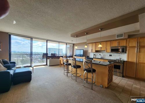 770 Anderson Ave, Cliffside Park, NJ, 07010-2177 | Card Image