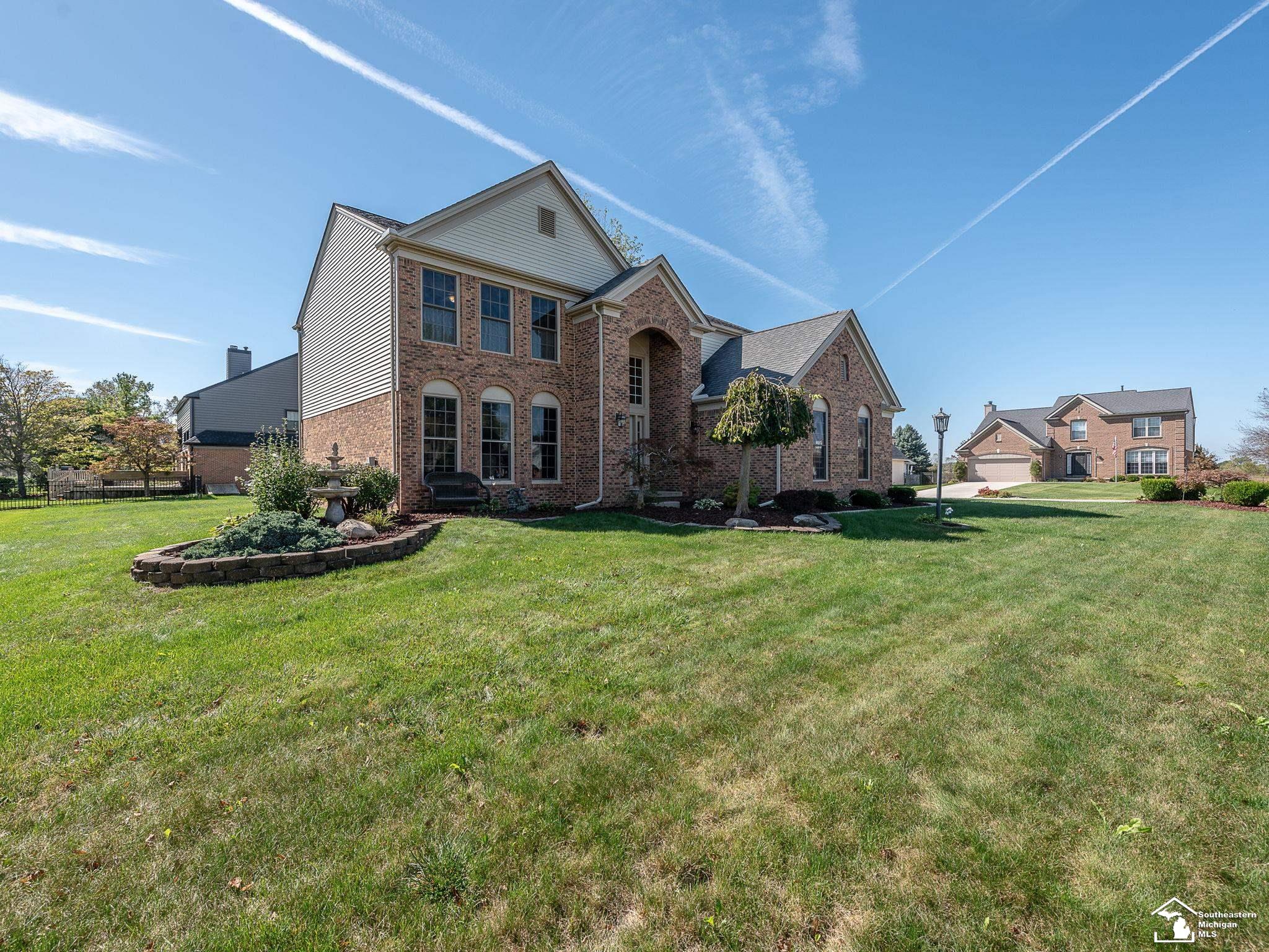 Kings Park Cir, Monroe, MI 48161