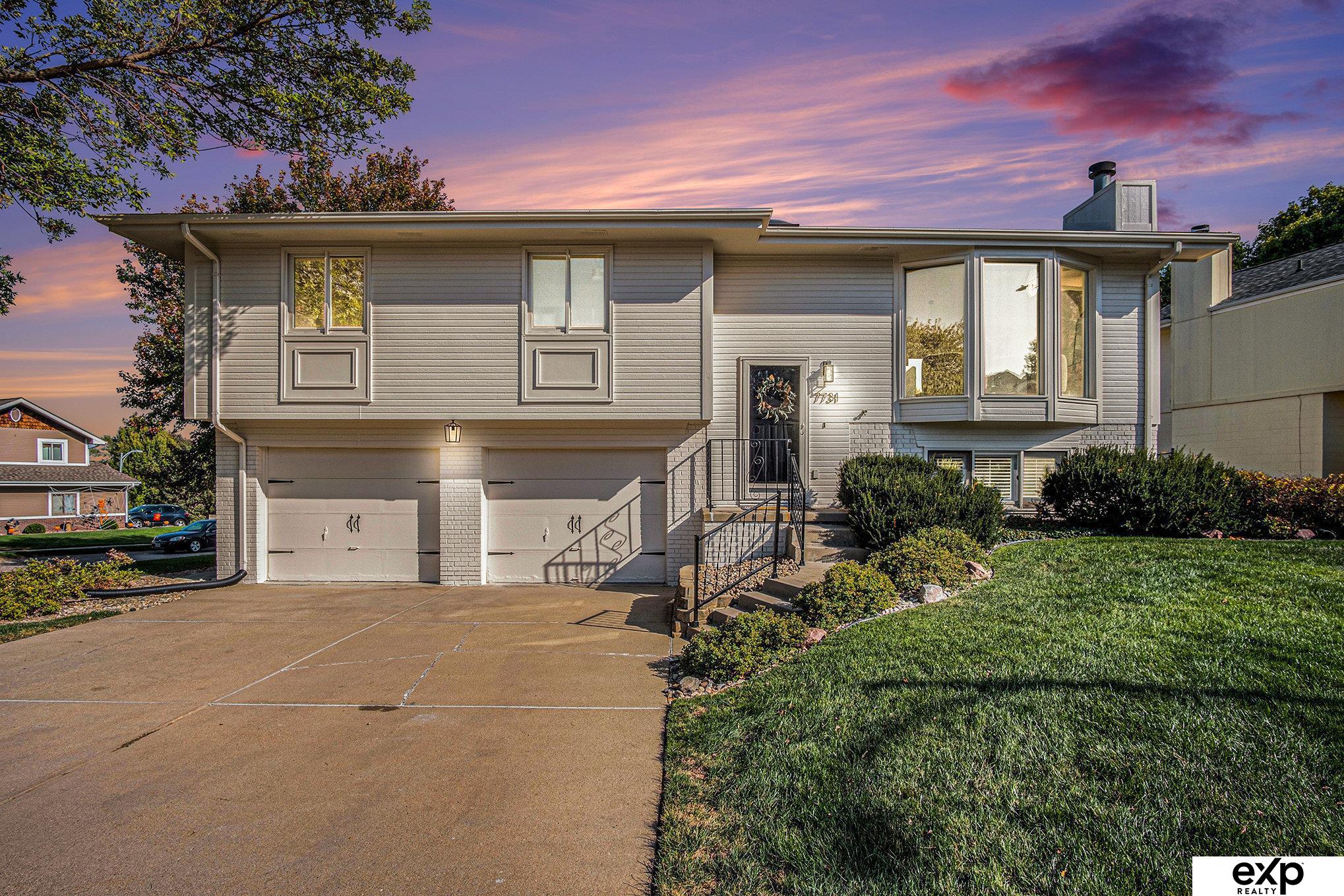LA Vista Dr, LA Vista, NE 68128