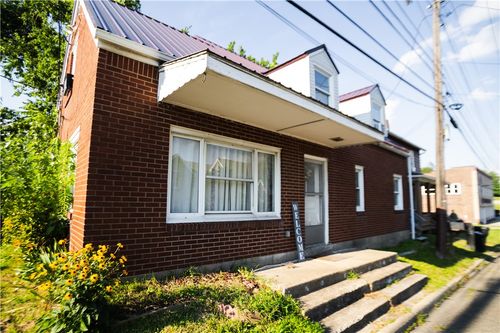 8045 Pennsylvania Ave, Irwin, PA, 15642 | Card Image