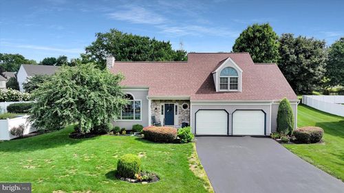 8 Barbara Ln, Lititz, PA, 17543-7902 | Card Image