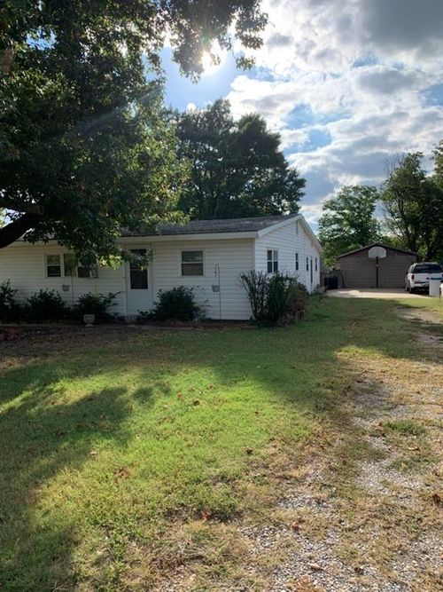 400 Old River Rd, Ponca City, OK, 74604-6059 | Card Image