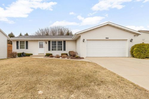 1514 Walsh Acres Dr, West Bend, WI, 53095-5189 | Card Image