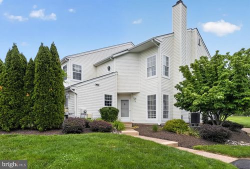 2208a-38 Banbury Ct, SOUTHAMPTON, PA, 18966-2611 | Card Image