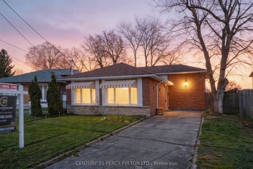 71 Weir Cres, Scarborough, ON, M1E3B2 | Card Image