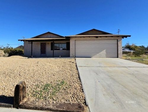 1028 S Yorktown St, Ridgecrest, CA, 93555-5146 | Card Image