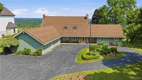 687 Mountain View Dr, Lewiston, NY, 14092-1911 | Card Image