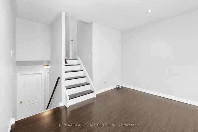 69 Newstead Cres, House attached with 4 bedrooms, 2 bathrooms and 3 parking in Brampton ON | Image 15
