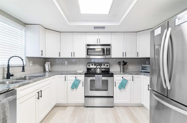512 Flamingo Dr, House other with 3 bedrooms, 2 bathrooms and null parking in APOLLO BEACH FL | Image 8