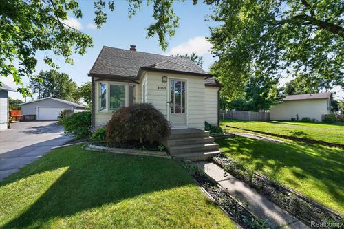 4369 Richalva Ct, Waterford, MI, 48329-4035 | Card Image