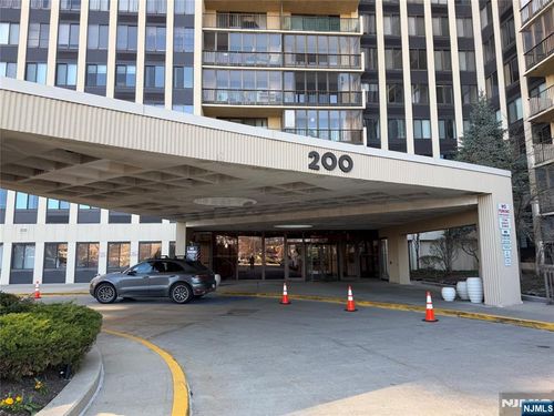 200 Winston Dr, Cliffside Park, NJ, 07010-3235 | Card Image