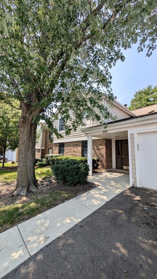 unit-d2-300 Pembridge Ln, Schaumburg, IL, 60193-1745 | Card Image