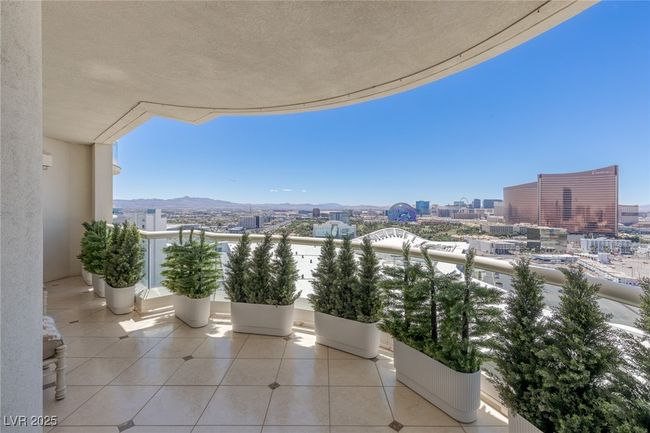 UNIT-2502 - 2877 Paradise Rd, Home with 3 bedrooms, 3 bathrooms and 1 parking in Las Vegas NV | Image 19