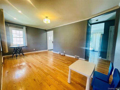 14 Park W, New Hyde Park, NY, 11040-3504 | Card Image