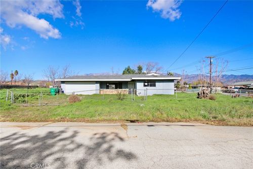 779 Wesley St, Banning, CA, 92220-6161 | Card Image