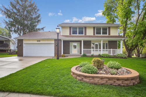 209 36th Street, West Des Moines, IA, 50265 | Card Image