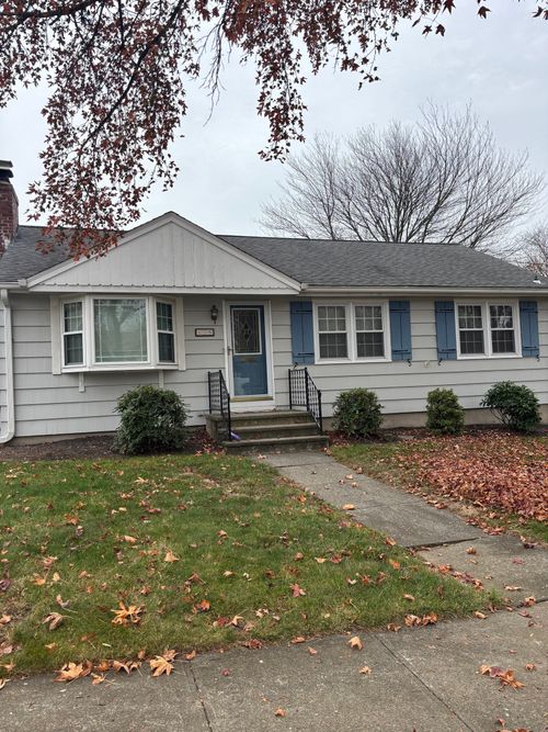 125 Douglas St, Stratford, CT, 06614-2764 | Card Image