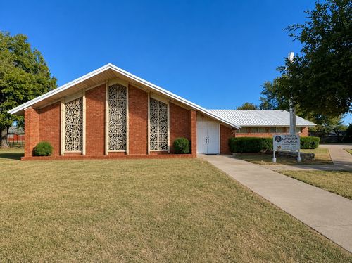815 E Gilbert St, Henrietta, TX, 76365-3001 | Card Image
