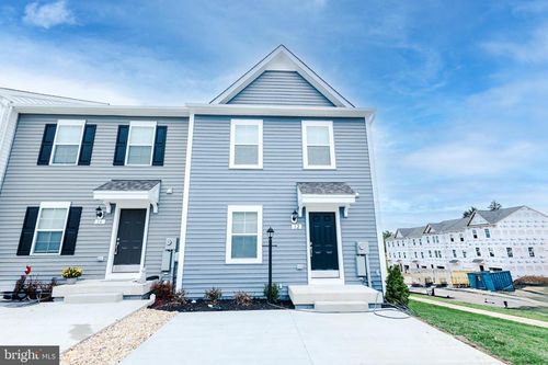 12 Orchard Green Dr, CHARLES TOWN, WV, 25414-2703 | Card Image