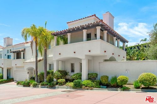 21-6435 Zumirez Dr, Malibu, CA, 90265-4060 | Card Image