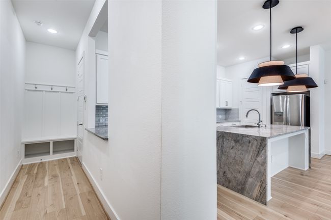 Mud room off garage | Image 6