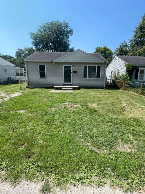 5819 Greenfield Ave, Indianapolis, IN, 46219-8127 | Card Image