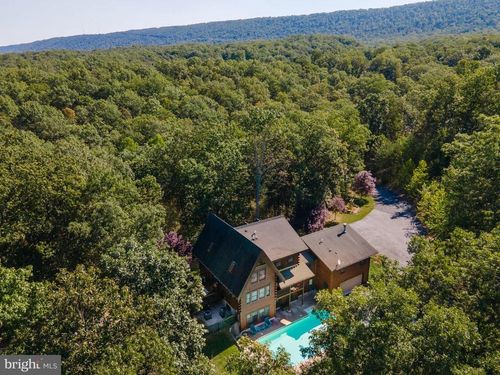 82 Sabrina Ln, Hedgesville, WV, 25427-7148 | Card Image