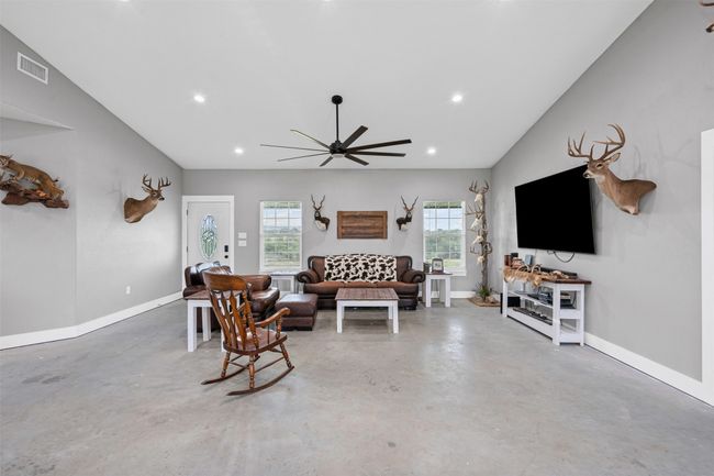 873 Hcr 1106, House other with 4 bedrooms, 3 bathrooms and null parking in Blum TX | Image 11