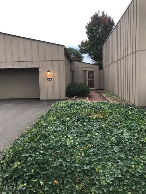 647 Tampico Ct, Berea, OH, 44017-2636 | Card Image