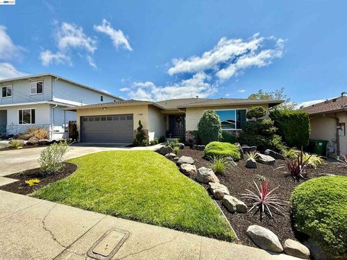 17880 Apricot Way, Castro Valley, CA, 94546-2325 | Card Image