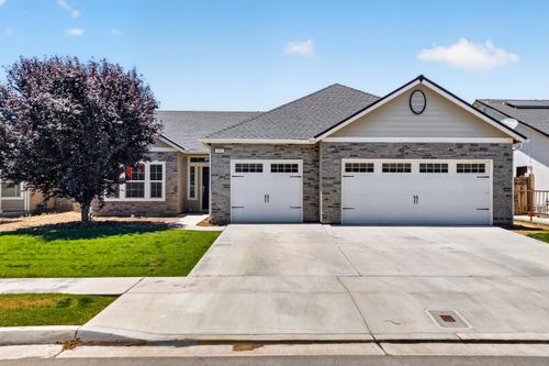 491 Nelder Grove St, Tulare, CA, 93274-7551 | Card Image