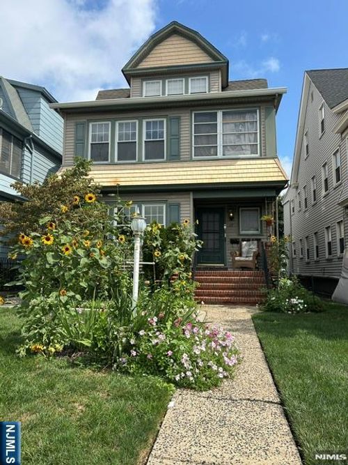 17 Mount Pleasant Ave, West Orange, NJ, 07052-4977 | Card Image