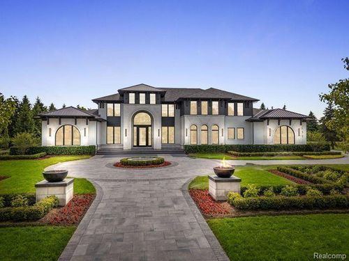 600 Chase Ln, Bloomfield Hills, MI, 48304-2363 | Card Image