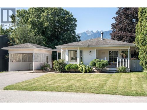 1017 Cottonwood St, Revelstoke, BC, V0E2S1 | Card Image