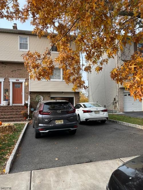 17 Garden Dr, Elmwood Park, NJ, 07407-1026 | Card Image