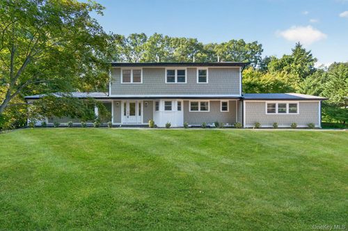 5 Truesdale Ct, Northport, NY, 11768-2555 | Card Image