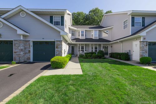 31 Willow Wood Dr, East Setauket, NY, 11733-3311 | Card Image