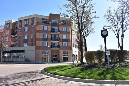 404-300 Village Cir, Willow Springs, IL, 60480 | Card Image