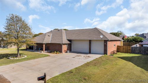 204 Cedar Dr, Davis, OK, 73030-2723 | Card Image
