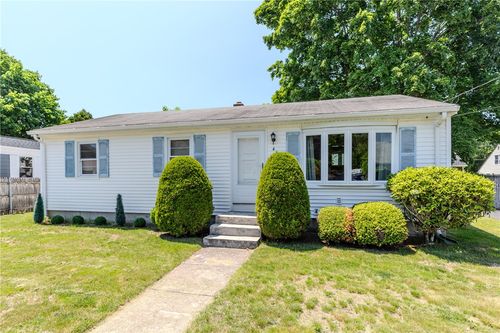 4 Halsey Dr, Smithfield, RI, 02917-1716 | Card Image