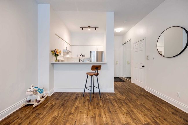 103 - 5 Emerald Lane, Condo with 1 bedrooms, 1 bathrooms and 1 parking in Thornhill ON | Image 4