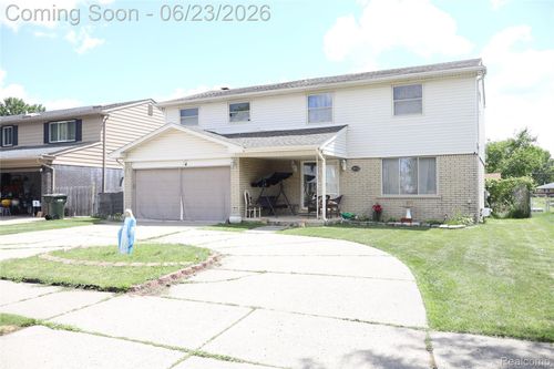 39552 Forbes Dr, Sterling Heights, MI, 48310-2507 | Card Image