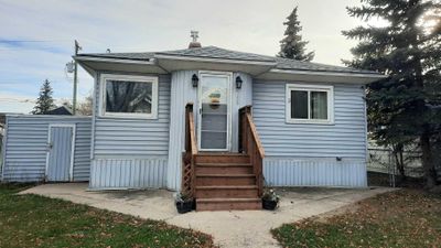 755 2 Ave W, House detached with 2 bedrooms, 1 bathrooms and 2 parking in Drumheller AB | Image 2