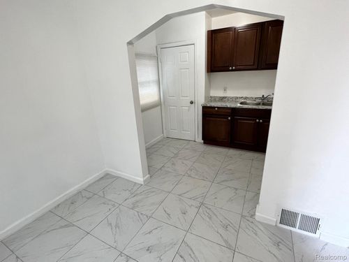 8279 Greenlawn St, Detroit, MI, 48204-3203 | Card Image