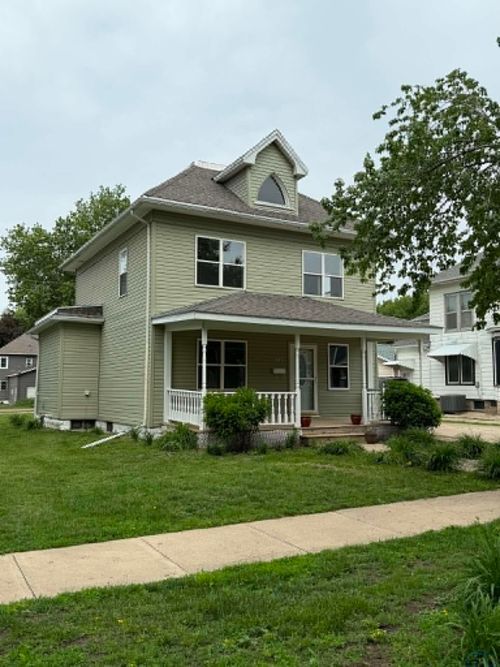 220 Seneca St, Storm Lake, IA, 50588-2552 | Card Image