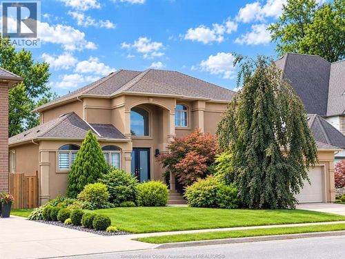 425 Country Club Dr, Windsor, ON, N9G3G9 | Card Image