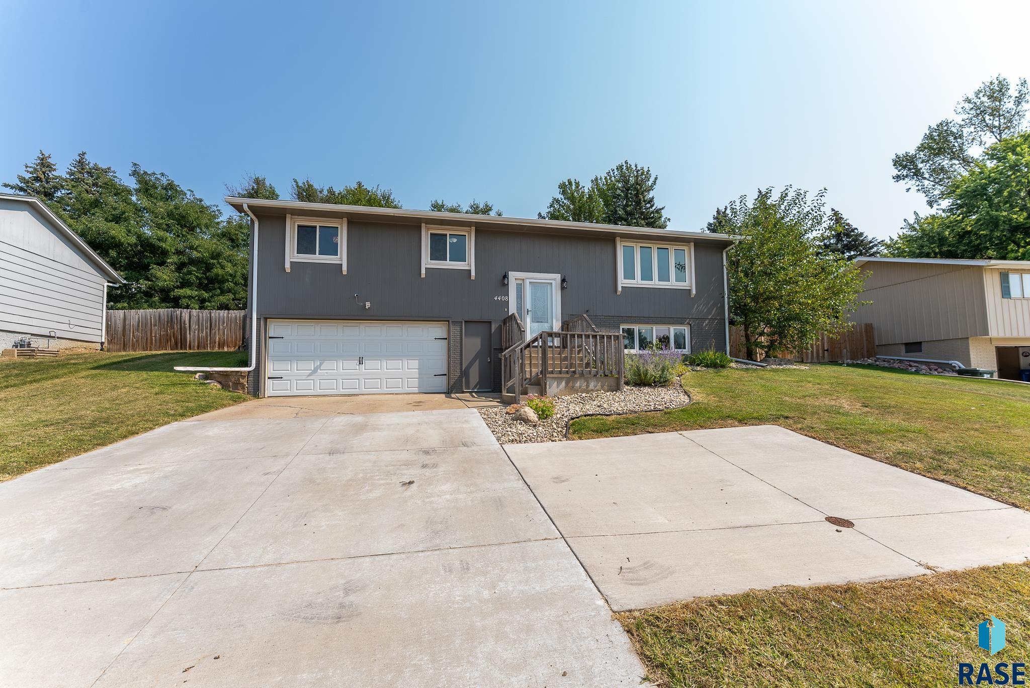 Cliff Ave, Sioux Falls, SD 57103