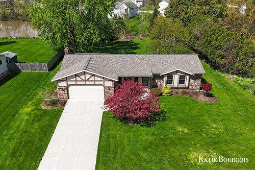 961 Maplerow Avenue Nw, Walker, MI, 49534 | Card Image