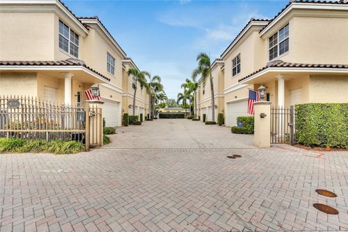 1514 7th St, Fort Lauderdale, FL, 33304-2945 | Card Image